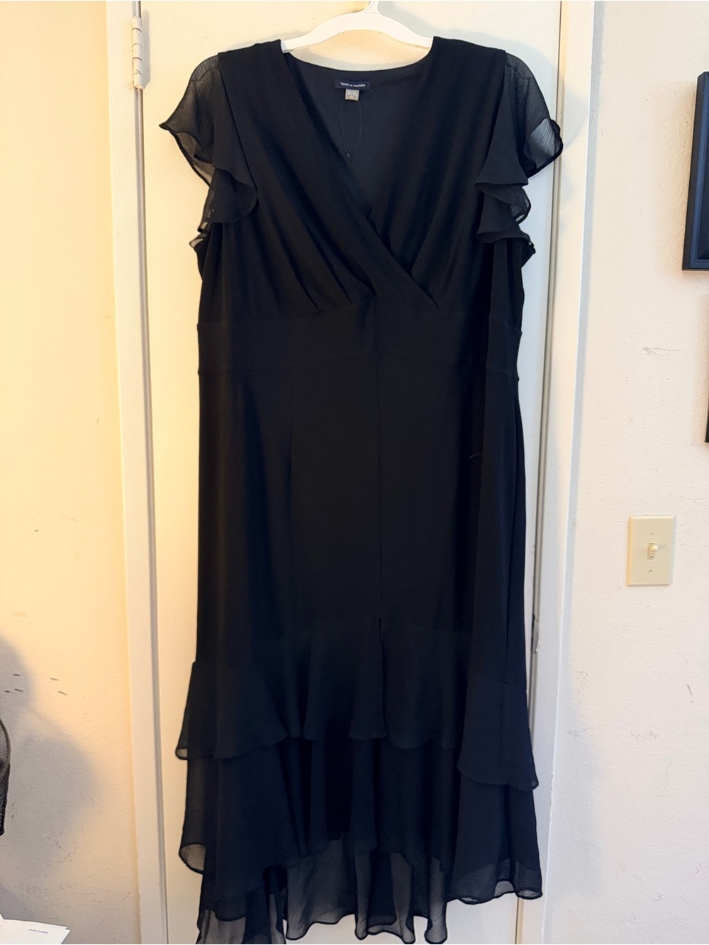 Tommy Hilfiger 24W Elegant Black Ruffle Sleeve Midi Dress